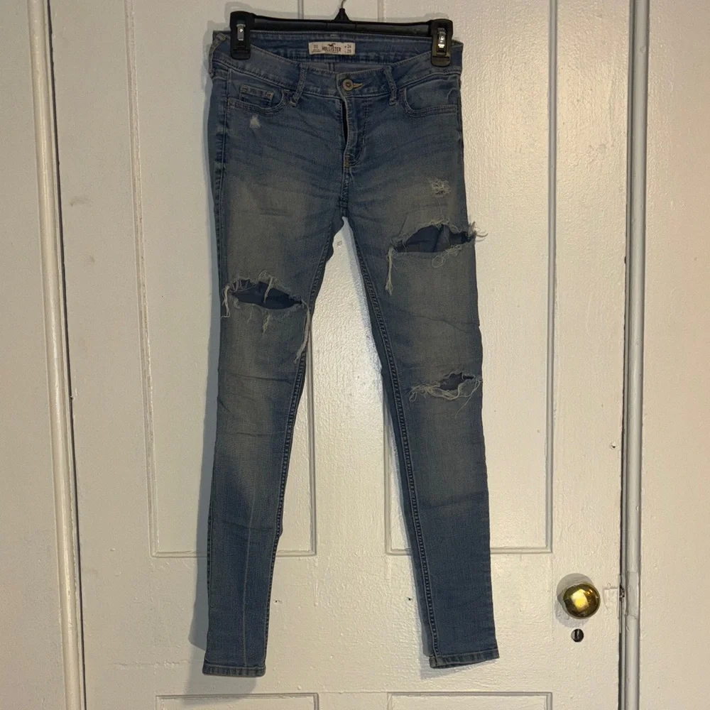 Hollister Women's Light Blue distressed Jeans size 24